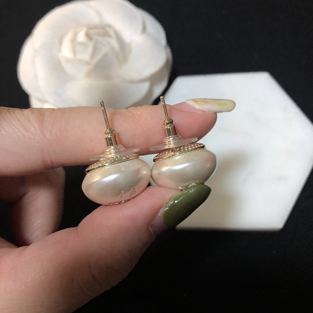 18K Chanel Pearl Earrings