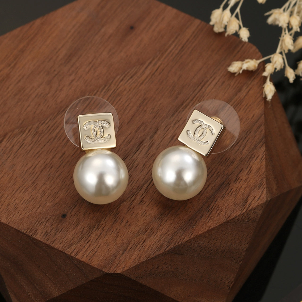 18K Chanel Pearls Earrings