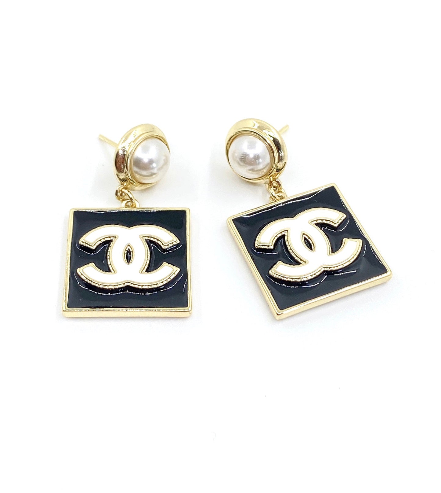18K  Chanel Square Pearl Pendant Earrings